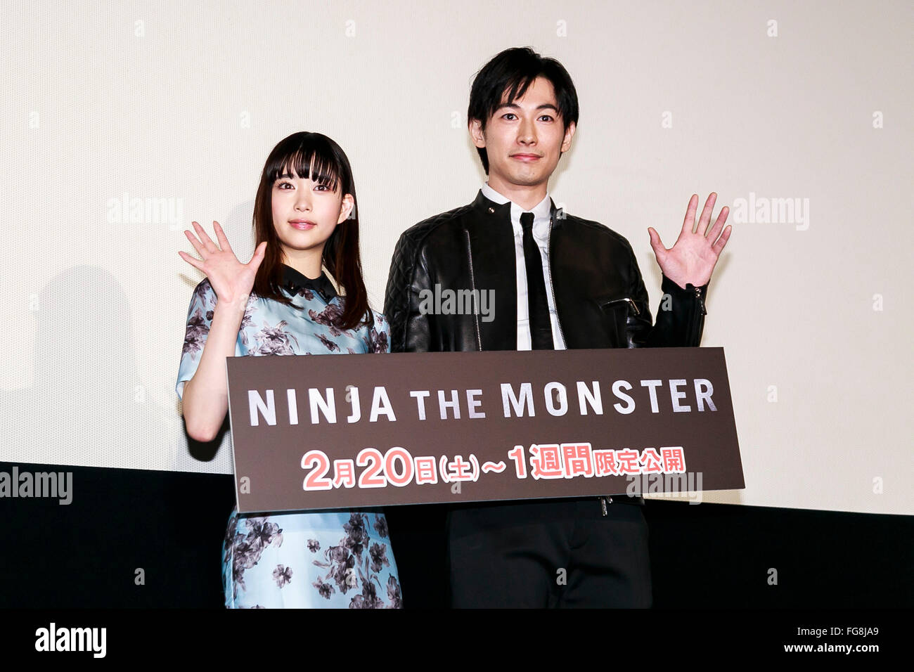 Tokio, Japan. 18. Februar 2016. (L, R) Schauspieler Aoi Morikawa und Dean Fujioka posieren für die Kameras bei der Begrüßung für den Film Ninja das Monster am 18. Februar 2016, Tokio, Japan. Offizielle Website des Films bekannt, dass für die erste Vorführung in Japan ausverkauft waren, die am 20. Februar stattfinden wird. Aufgrund der steigenden Popularität von Dean Fujioka in Japan, wird der Film, der ursprünglich für die im Ausland gemacht wurde in Japan vor anderen Ländern veröffentlicht werden. Bildnachweis: Rodrigo Reyes Marin/AFLO/Alamy Live-Nachrichten Stockfoto