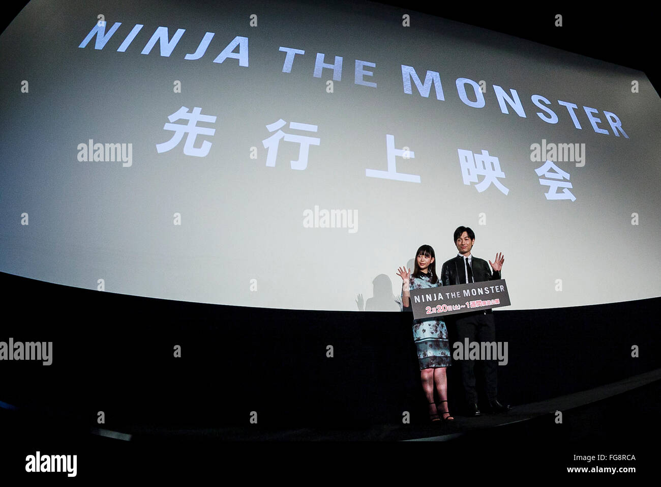 Tokio, Japan. 18. Februar 2016. (L, R) Schauspieler Aoi Morikawa und Dean Fujioka posieren für die Kameras bei der Begrüßung für den Film Ninja das Monster am 18. Februar 2016, Tokio, Japan. Offizielle Website des Films bekannt, dass für die erste Vorführung in Japan ausverkauft waren, die am 20. Februar stattfinden wird. Aufgrund der steigenden Popularität von Dean Fujioka in Japan, wird der Film, der ursprünglich für die im Ausland gemacht wurde in Japan vor anderen Ländern veröffentlicht werden. Bildnachweis: Rodrigo Reyes Marin/AFLO/Alamy Live-Nachrichten Stockfoto