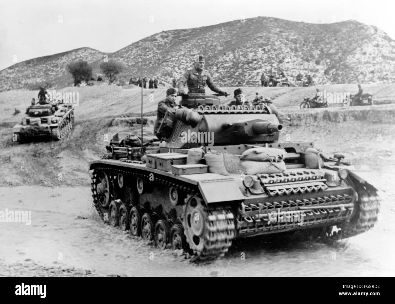 Das Nazi-Propagandafild zeigt Soldaten der deutschen Wehrmacht auf Panzern in Tunesien. Das Foto wurde im Februar 1943 aufgenommen. Fotoarchiv für Zeitgeschichte - KEIN KABELDIENST - Stockfoto