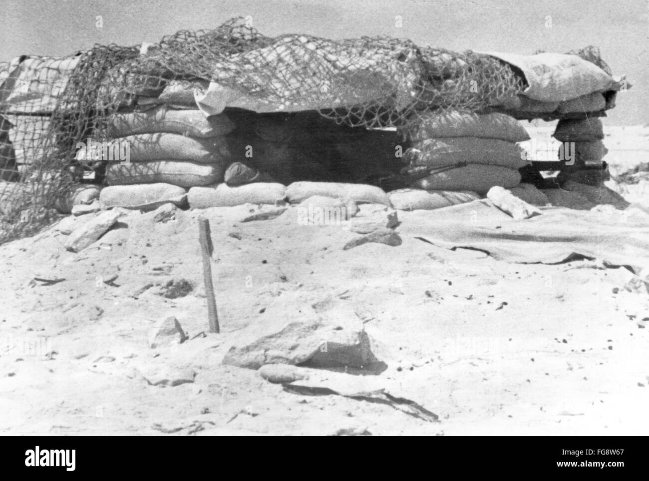 Das Nazi-Propagandafild zeigt Soldaten der italienischen Armee in der tunesischen Wüste. Das Foto wurde im November 1942 aufgenommen. Fotoarchiv für Zeitgeschichtee - KEINE ÜBERWEISUNG - Stockfoto