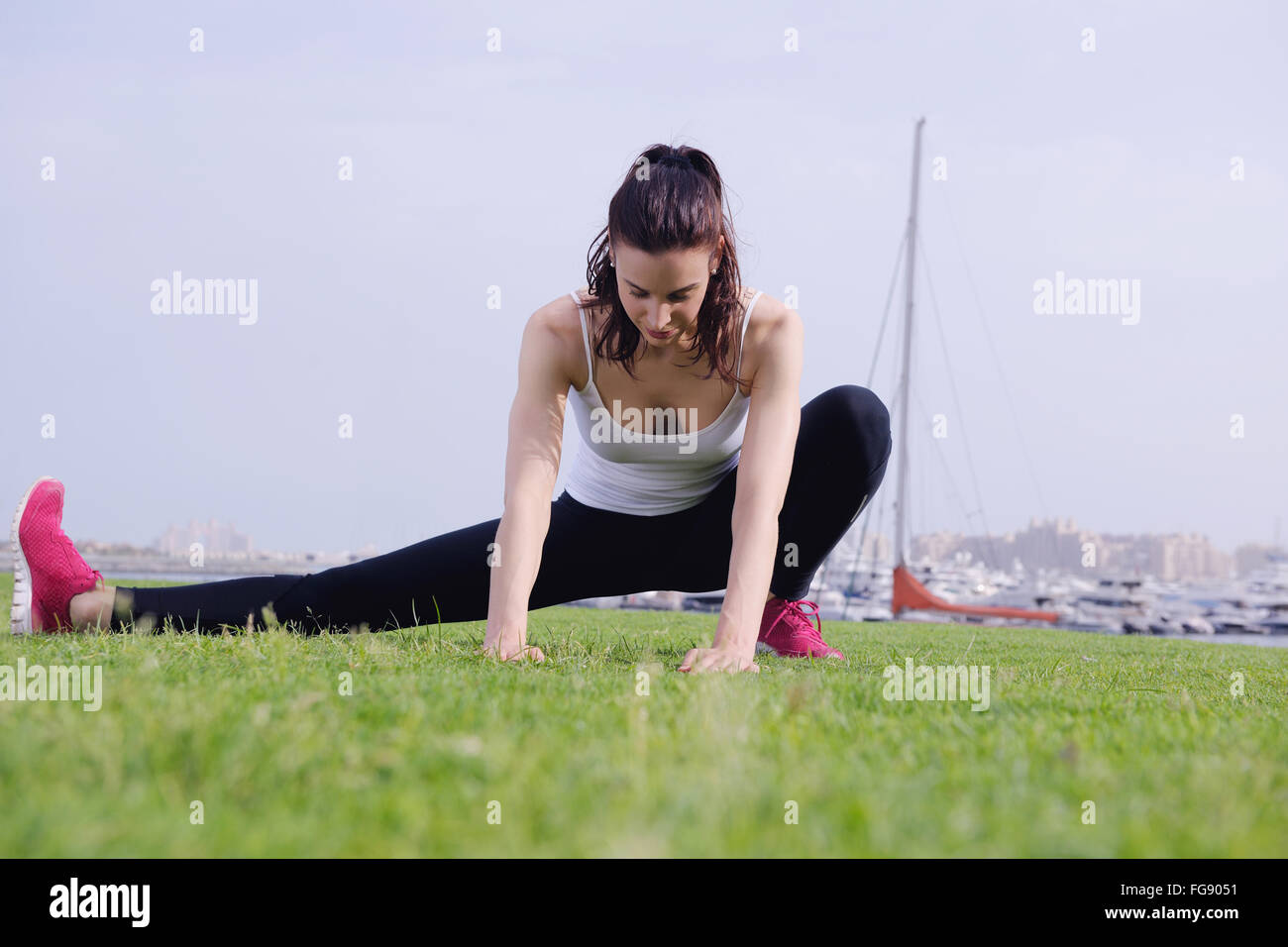 Junge schöne Frau, Joggen am Morgen Stockfoto