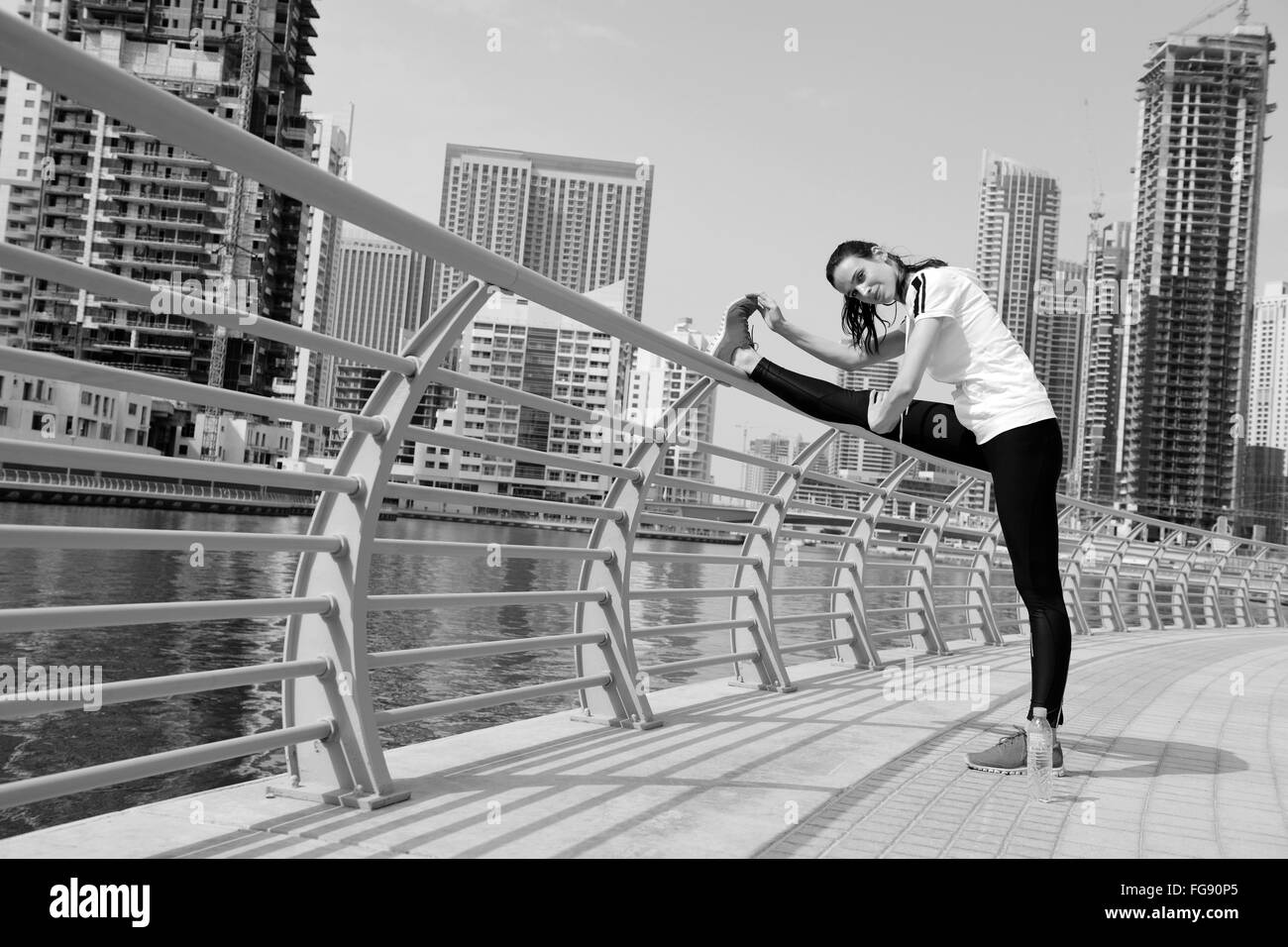 Junge schöne Frau, Joggen am Morgen Stockfoto