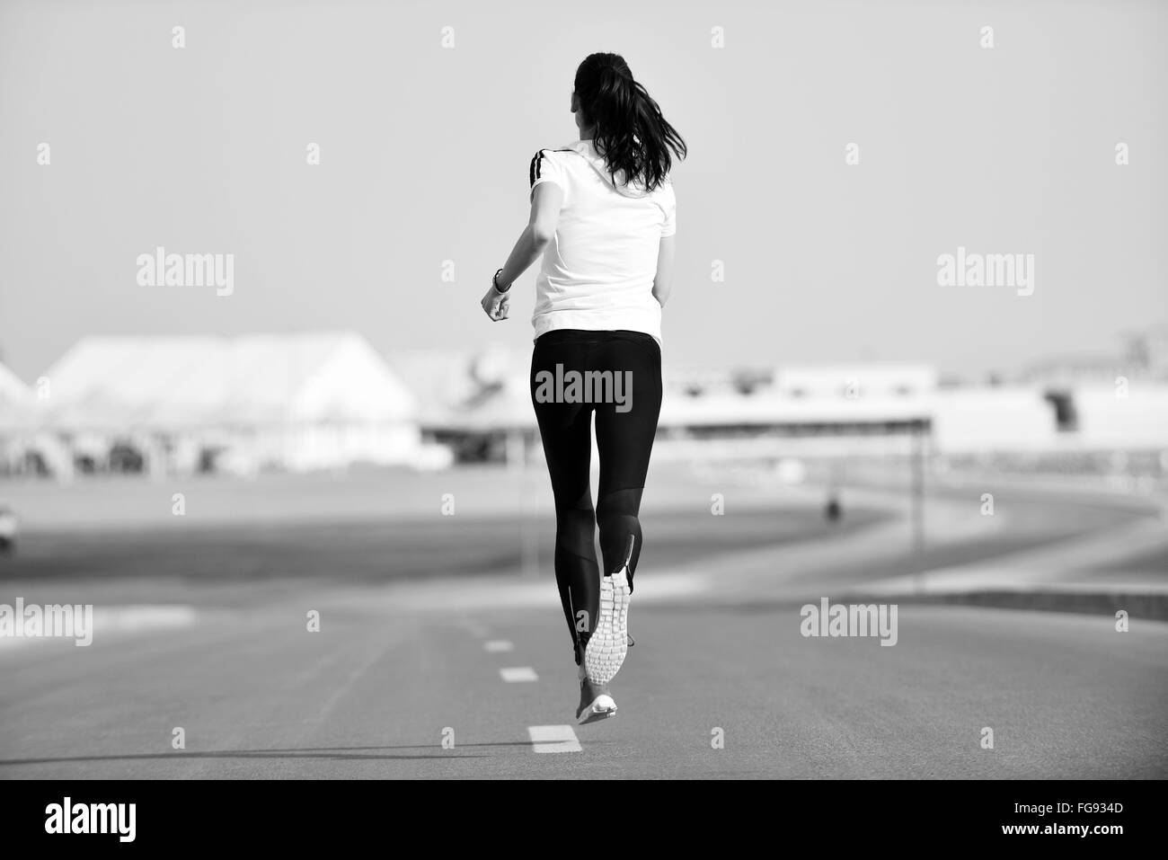 Frau am Morgen joggen Stockfoto