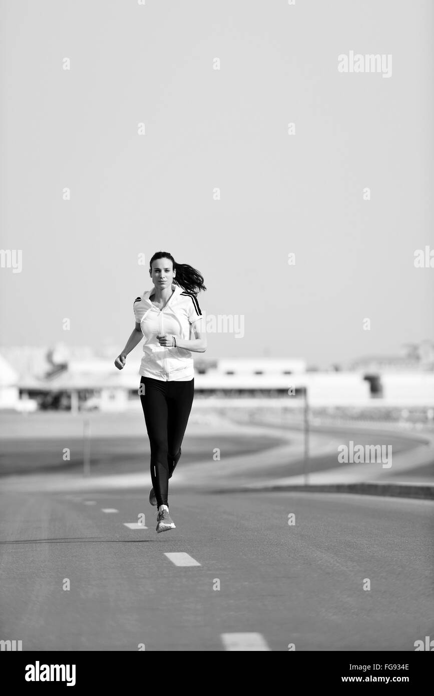 Frau am Morgen joggen Stockfoto