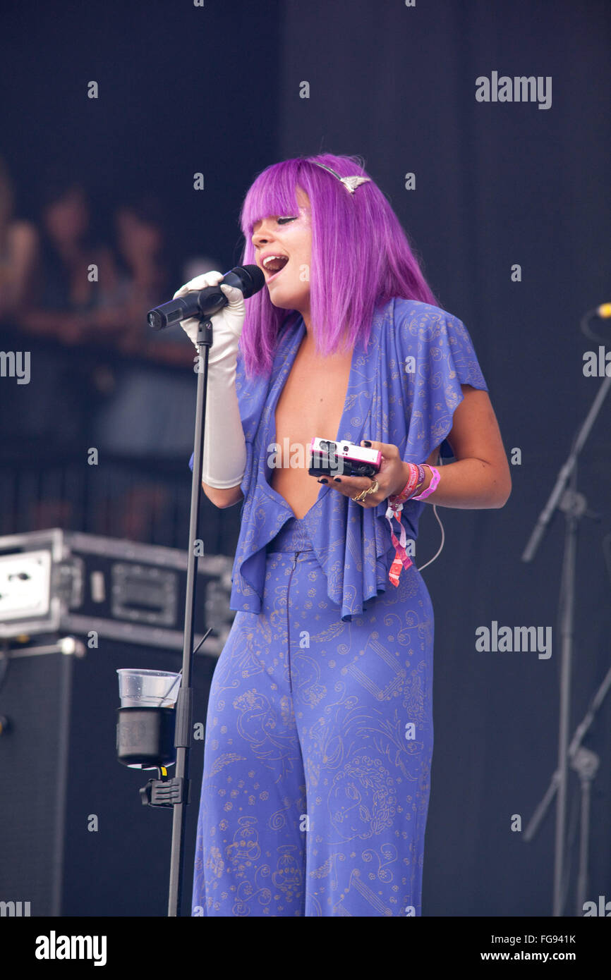 Lily Allen auf der Pyramide Bühne, Glastonbury Festival 2009. Somerset, England, Vereinigtes Königreich. Stockfoto