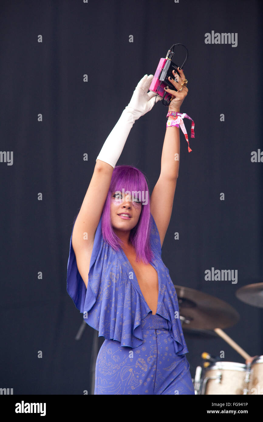 Lily Allen auf der Pyramide Bühne, Glastonbury Festival 2009. Somerset, England, Vereinigtes Königreich. Stockfoto