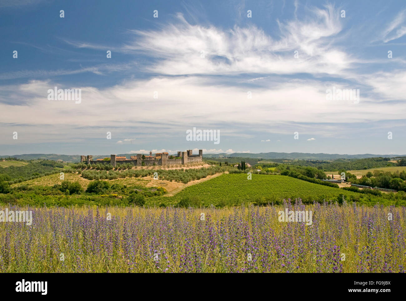 Die Hügel Dorf Monteriggioni in der Toskana, von Westen gesehen Stockfoto