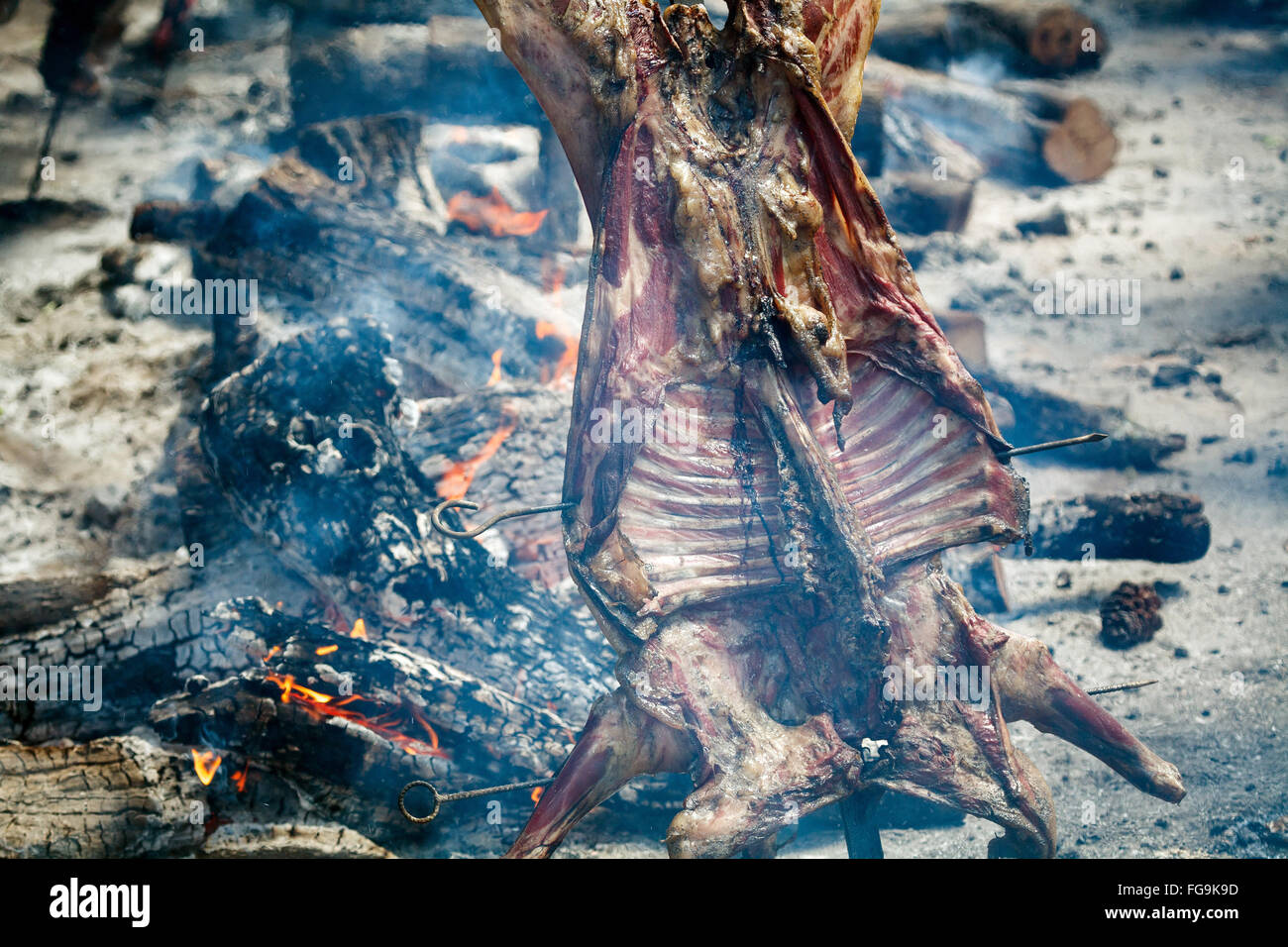 Argentinien Patagonien Lamm Asado al Asador gegrillt Stockfoto