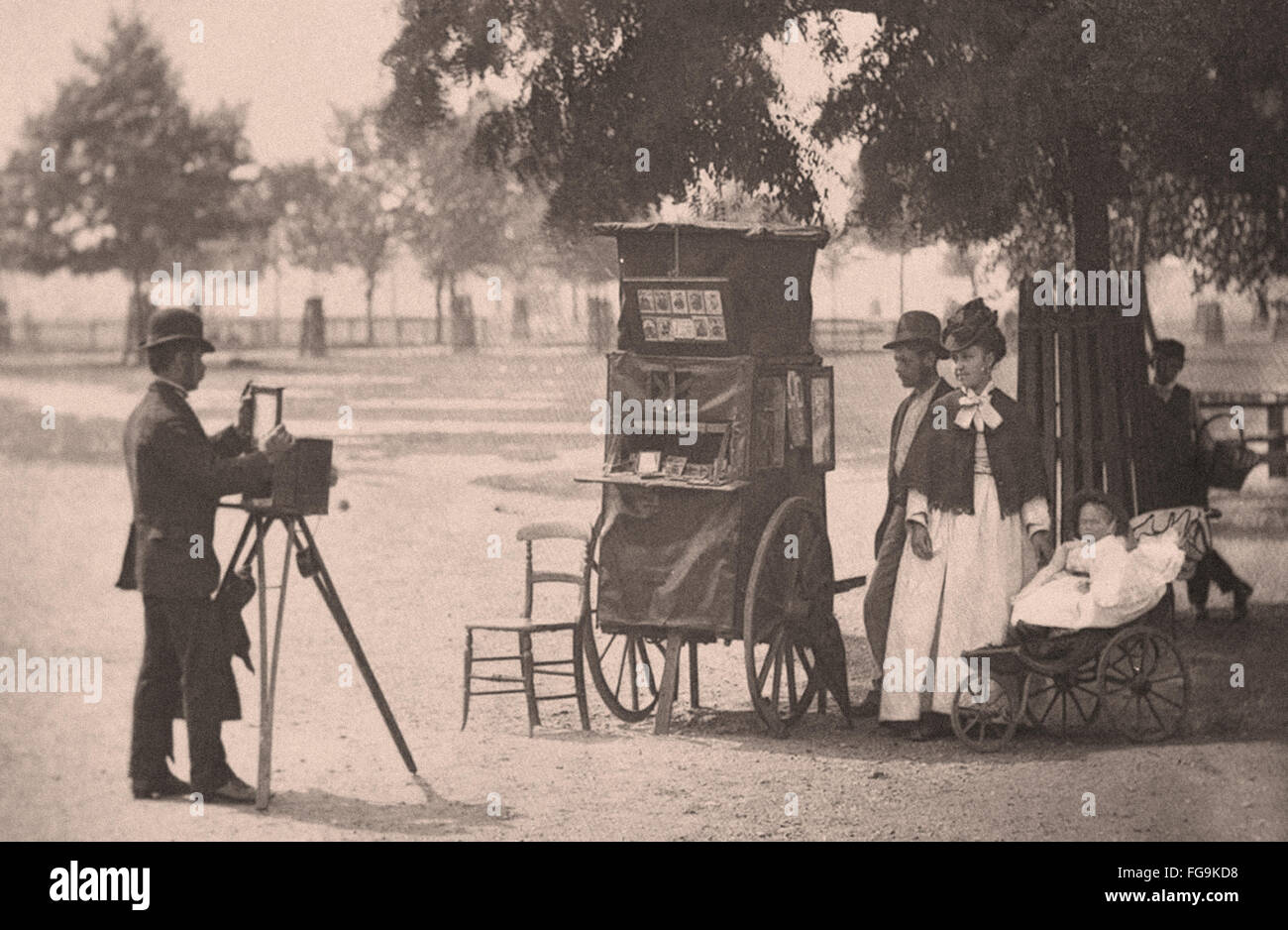 Leben auf der Straße in London aus dem viktorianischen Zeitalter - Straßenfotograf Stockfoto