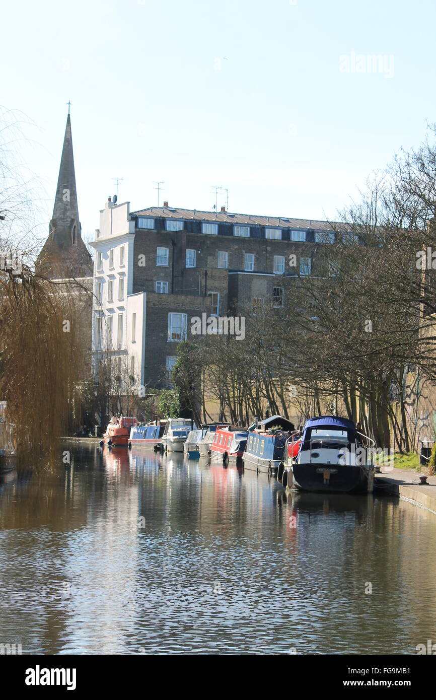 Regent es Canal in London Borough Camden, die durch London läuft Stockfoto