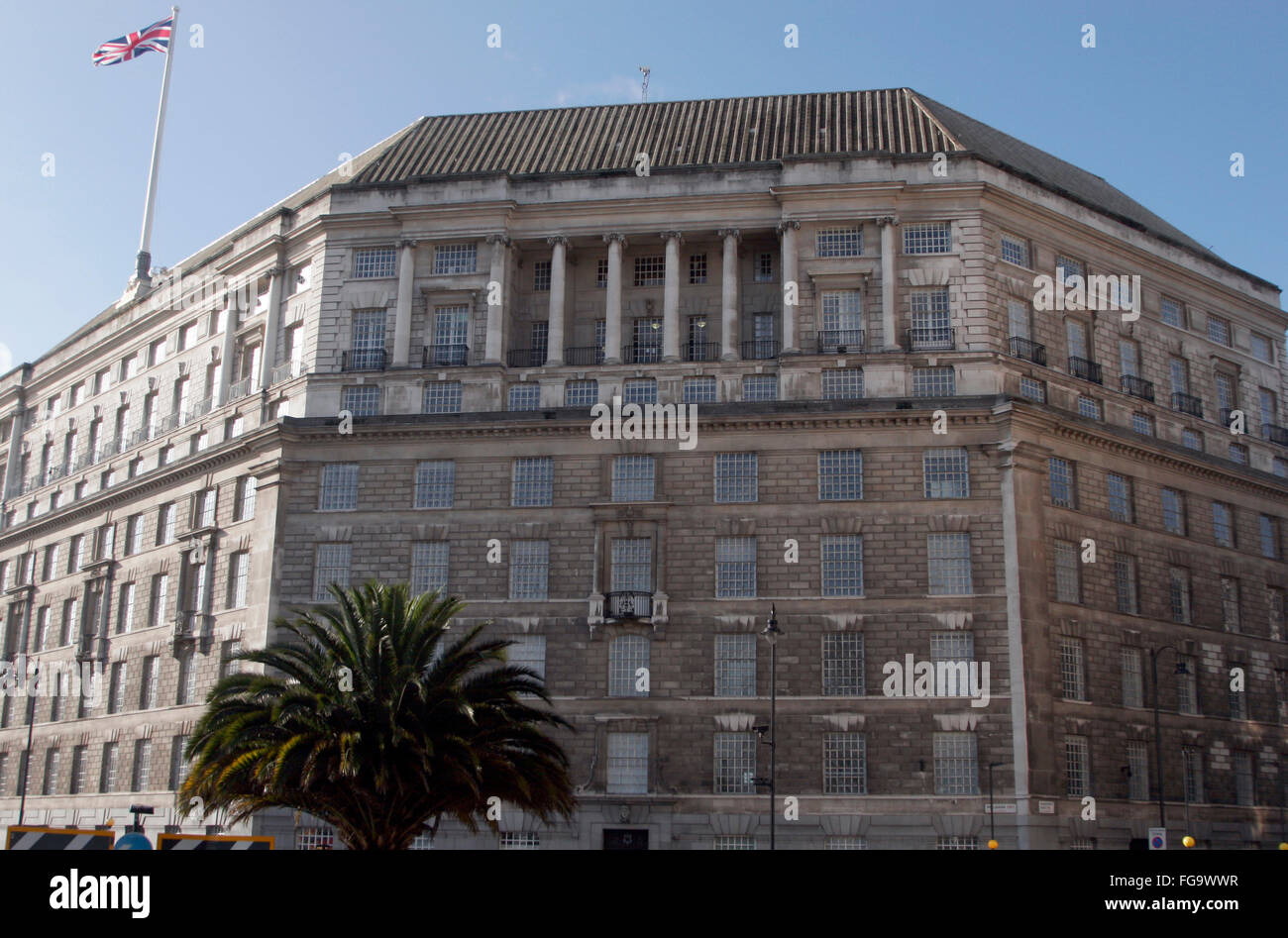 photo Mi5 Hq London https www alamy de stockfoto anschluss markierungsfahne fliegt uber die zentrale des mi5 in zentrales london england 18 februar 2016 copyright foto john voos 96104227 html