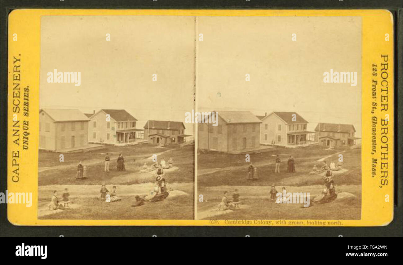 Dieses historische Foto zeigt eine Gruppe von Siedlern in der Cambridge Colony mit Blick nach Norden. Von den Procter Brothers aufgenommen, spiegelt sie das frühe Kolonialleben in der Region wider. Stockfoto