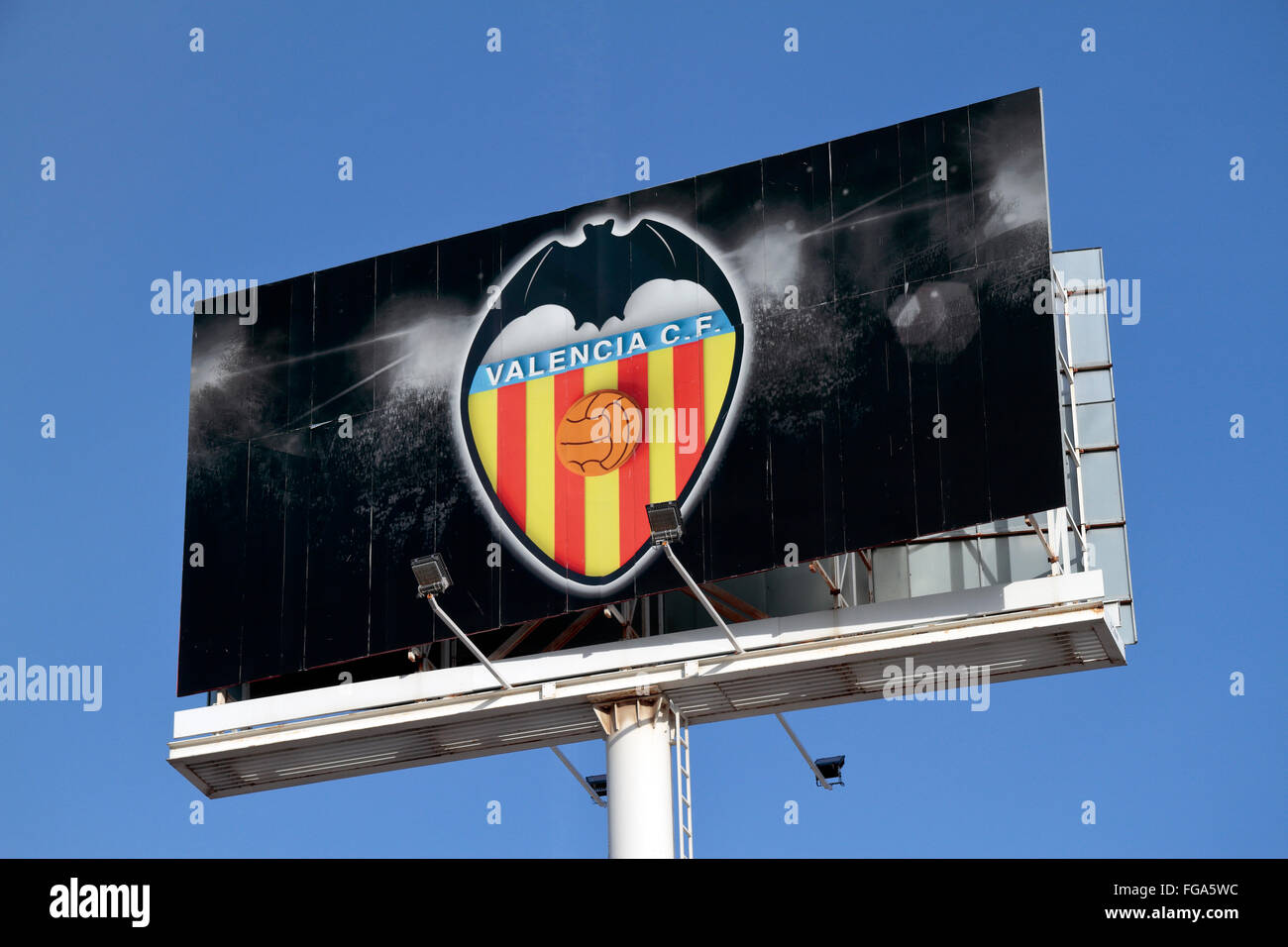 Valencia CF La Liga-Fußball-Nationalmannschaft Fledermaus Logo auf der Team-Trainingsgelände (Ciudad Deportiva de Paterna) in Valencia, Spanien. Stockfoto