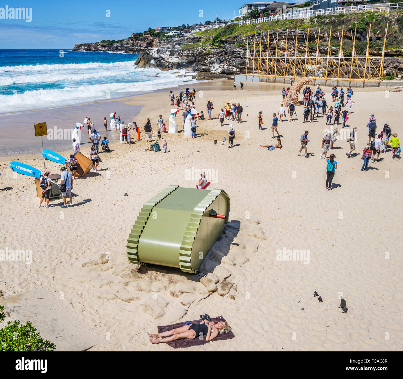 Skulptur am Meer 2015, jährliche Open-Air-Kunstausstellung, Tamarama Beach, Sydney, New South Wales, Australien. Stockfoto