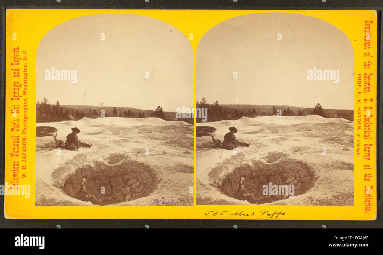 Eine Fotografie von William Henry Jackson, die das natürliche Phänomen der Schlammlöcher zeigt, möglicherweise in einer geologischen oder natürlichen Umgebung. Stockfoto