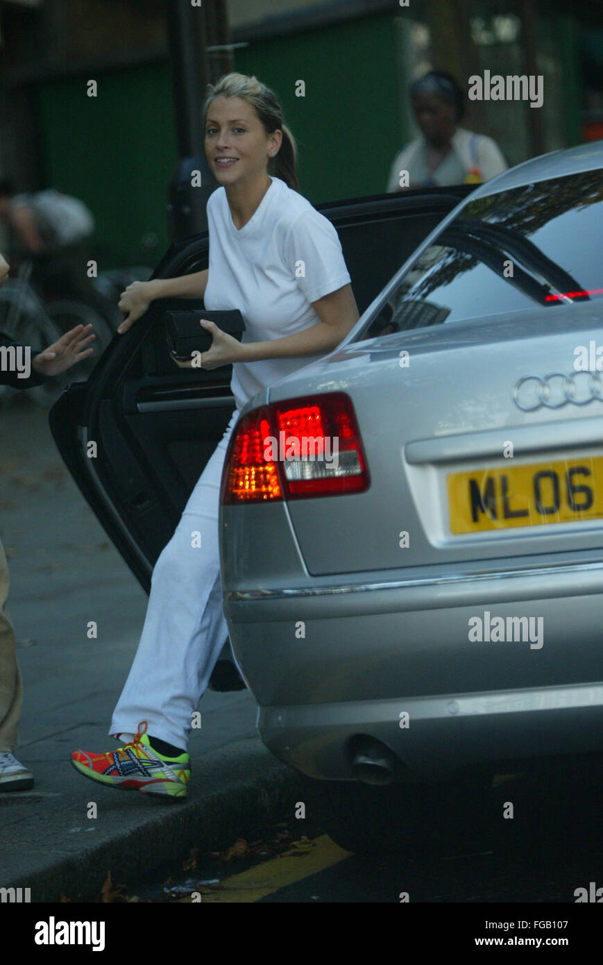 Nicole und Natalie Appleton zusammen einkaufen in Hampstead Hotel Supemarket London (Kredit Bild © Jack Ludlam) Stockfoto