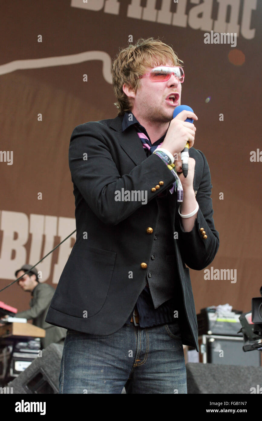 Ricky Wilson von der Kaiser Cheifs beim Glastonbury Festival 2005. Somerset, England, Vereinigtes Königreich. Stockfoto