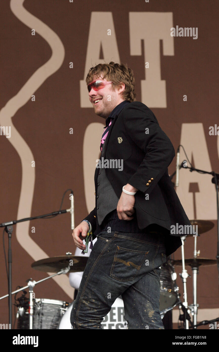 Ricky Wilson von der Kaiser Cheifs beim Glastonbury Festival 2005. Somerset, England, Vereinigtes Königreich. Stockfoto