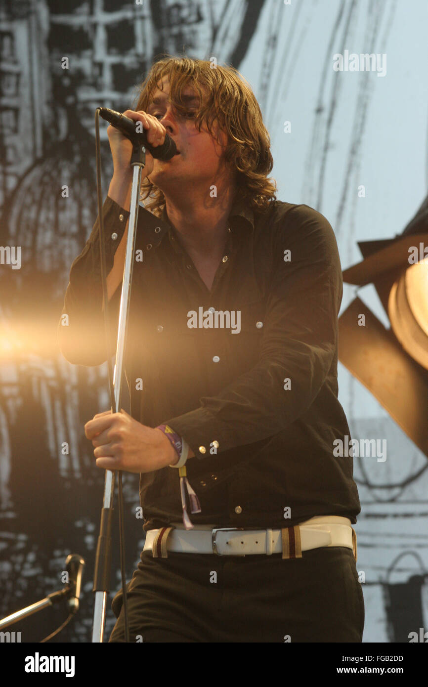 Tom Chaplin von Keane spielen die Pyramide Bühne, Glastonbury Festival 2005, Somerset, England, Vereinigtes Königreich. Stockfoto