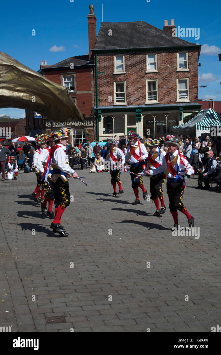 Die Manchester Morris Männer Morris Tanz Gruppe Stockport Folk Festival 2015 Stockport Cheshire England Stockfoto