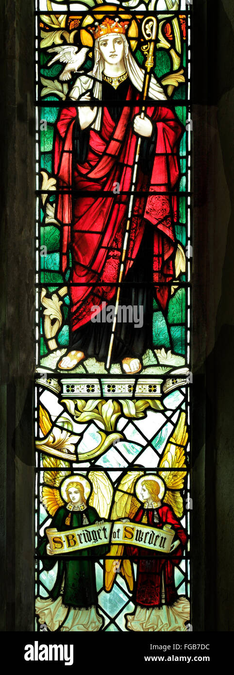 St. Birgitta von Schweden, St. Birgitta, Glasfenster von J.Powell & Sohn, 1900, Heiligen der Kirche Blakeney, Norfolk, England, UK Stockfoto