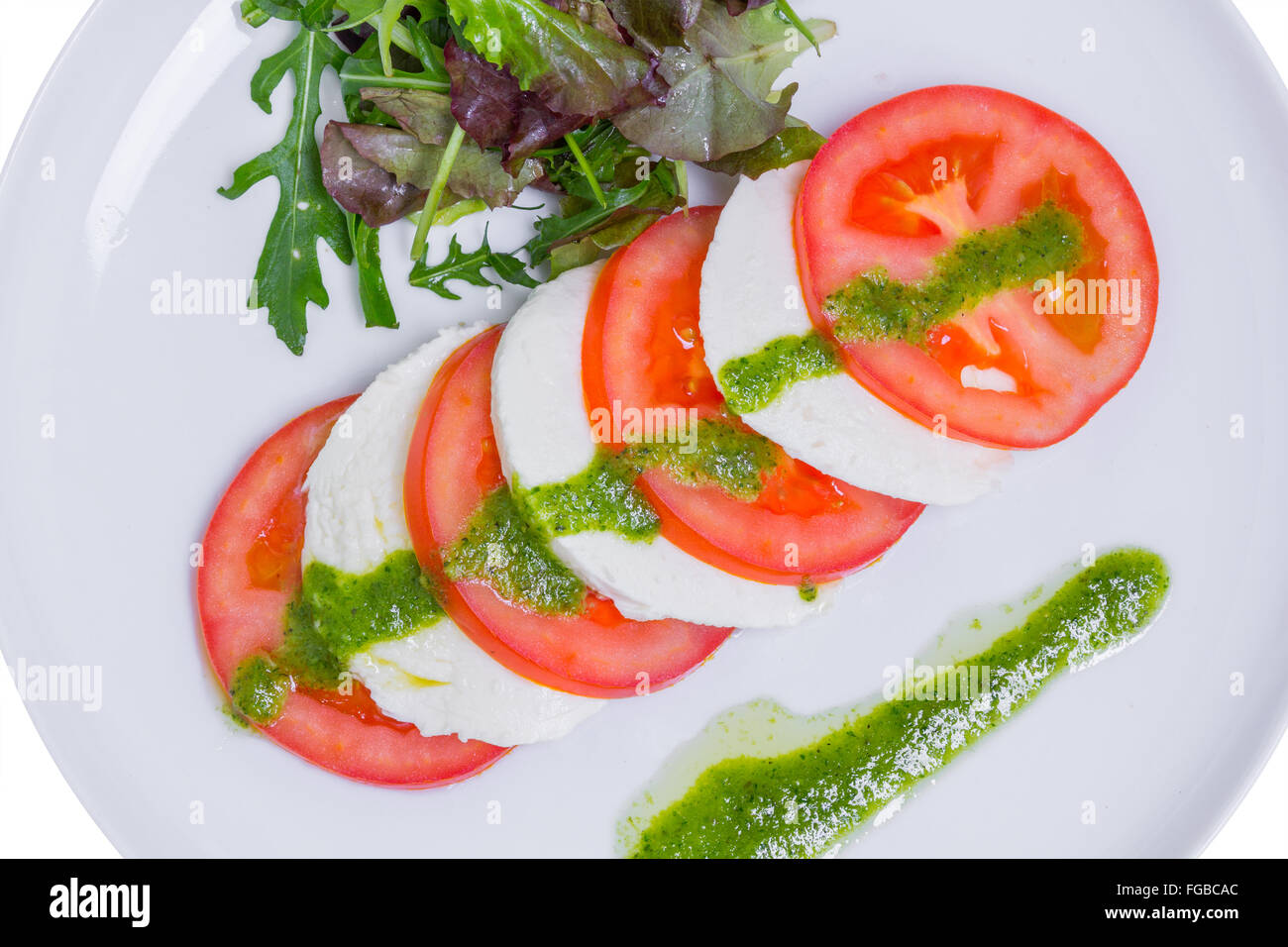 Frischer Salat mit Tomaten, Mozzarella und Rucola, Ansicht von oben Stockfoto