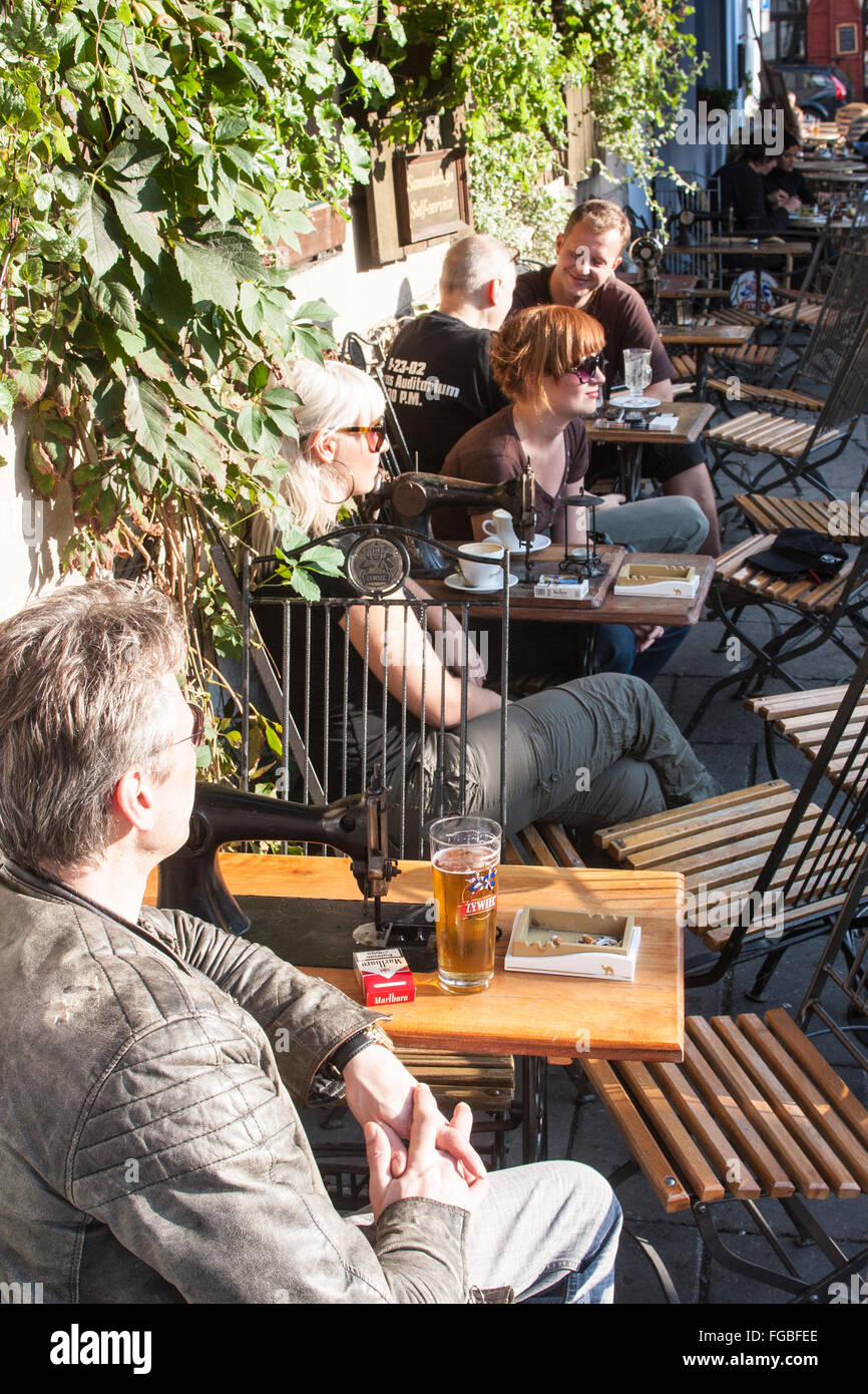Cafe Sänger, alte Nähmaschinen als Tabellen, Cafe, Cafes, Bar, Bier, Kaffee, jüdische Viertel Kazimierz in Krakau, Polen, Polnisch, Europa Stockfoto