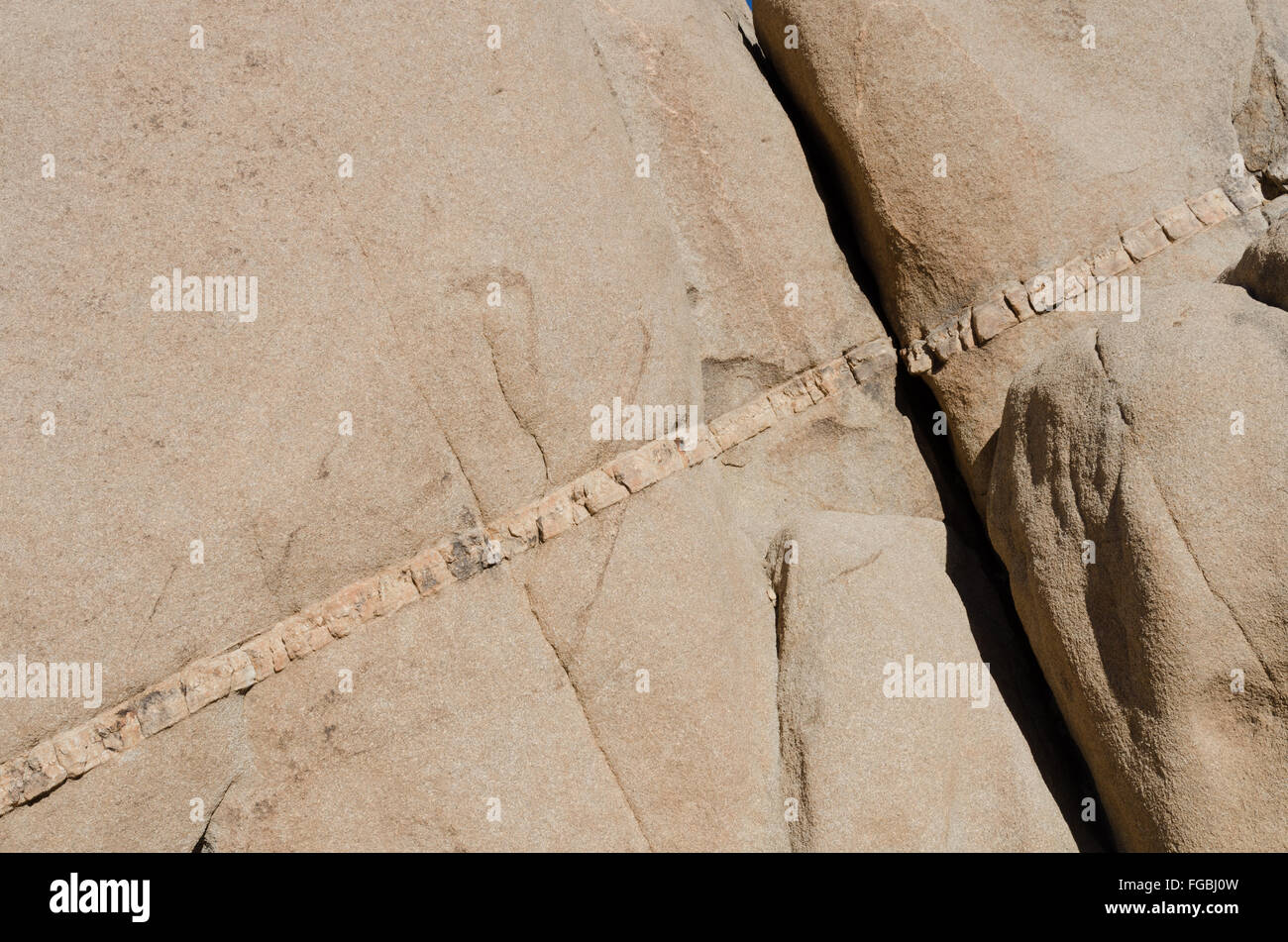 Naht des Rock in Sand Nahaufnahme Hintergrundbild Stockfoto