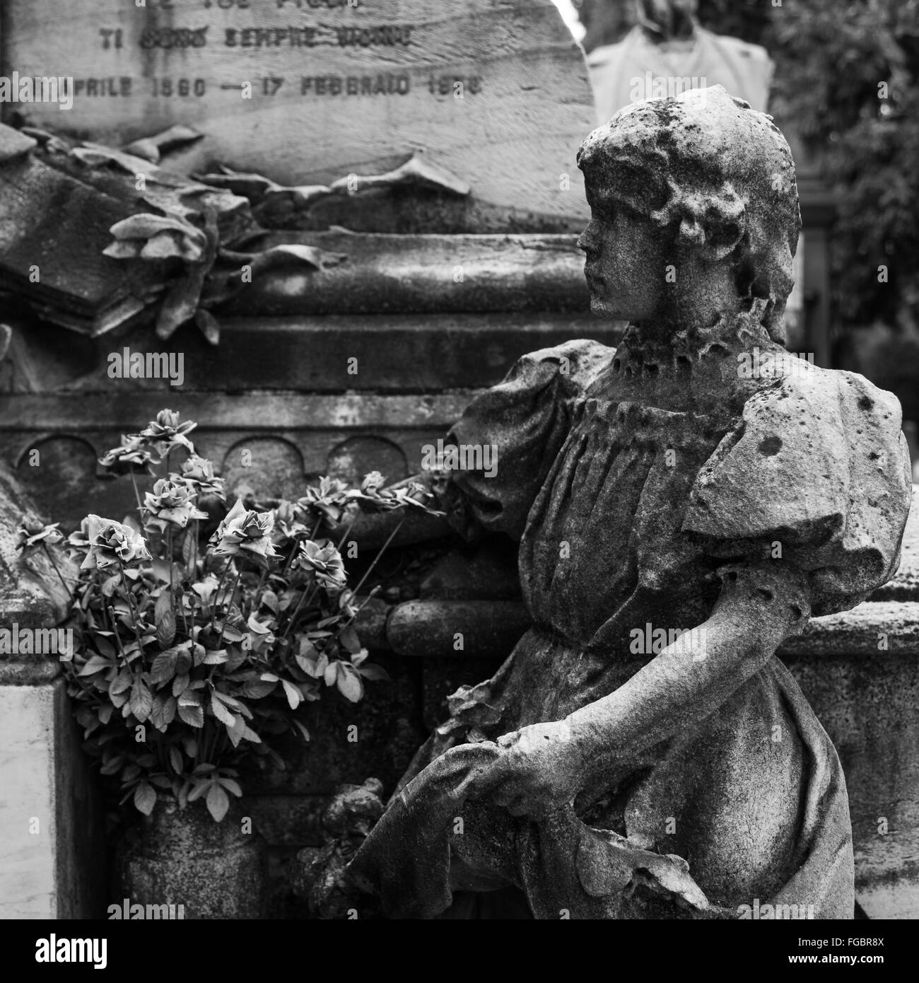 Mehr als 100 Jahre alte Statue. Friedhof befindet sich in Norditalien. Stockfoto