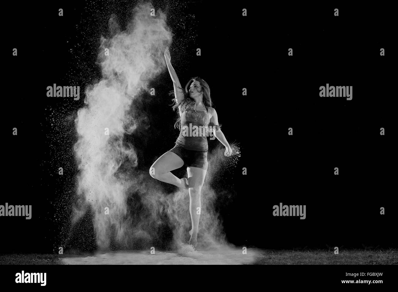 Junger Tanzer Springen Schwarzweiss Stockfotos Und Bilder Alamy