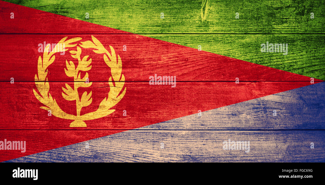 Flagge von Eritrea oder eritreischen Banner auf hölzernen Hintergrund Stockfoto