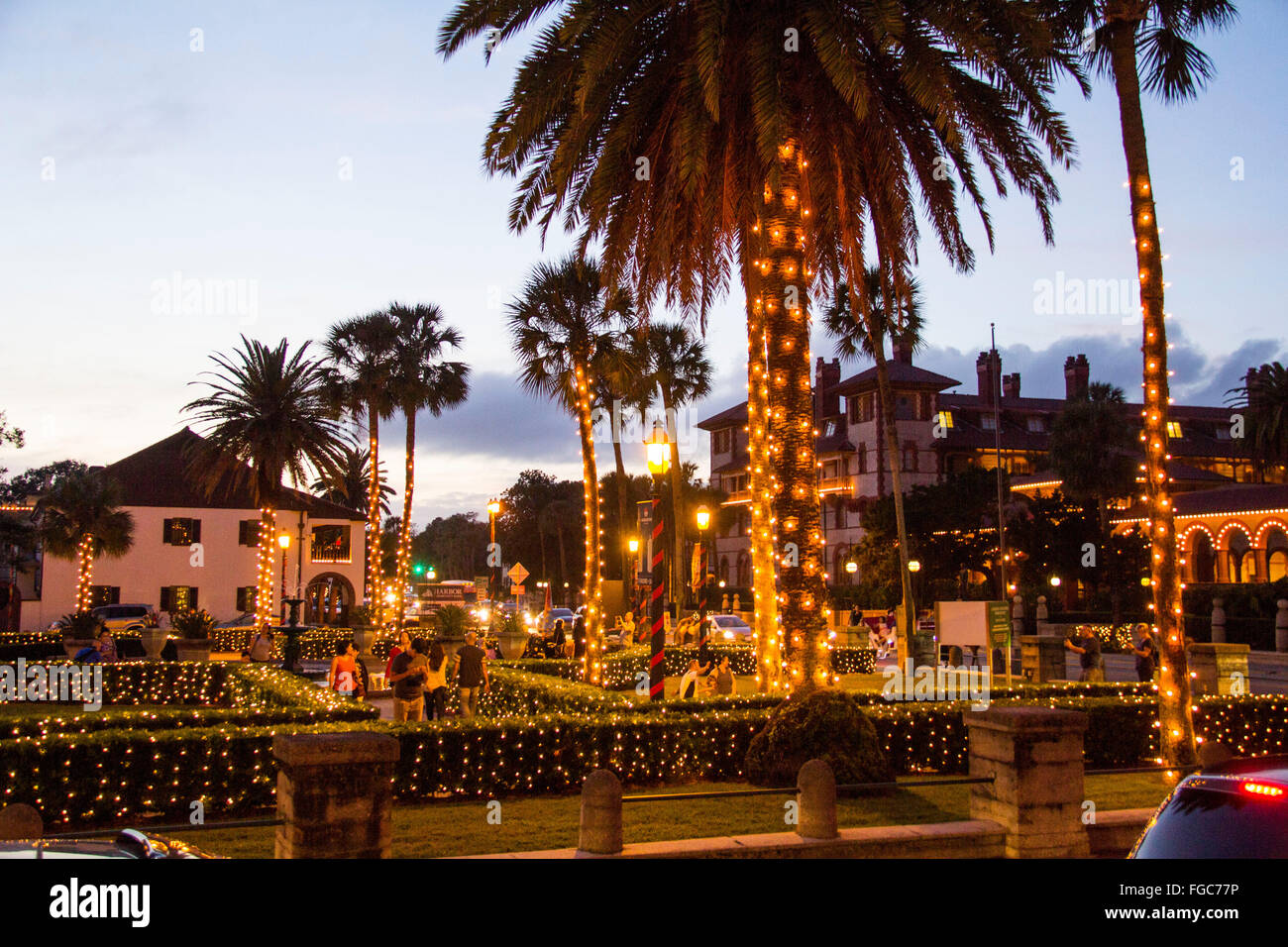 Rückverfolgung der spanischen Tradition des weißen Kerzen in der Weihnachtszeit, St Augustine "Nacht der Lichter" Köstlichkeiten. Stockfoto