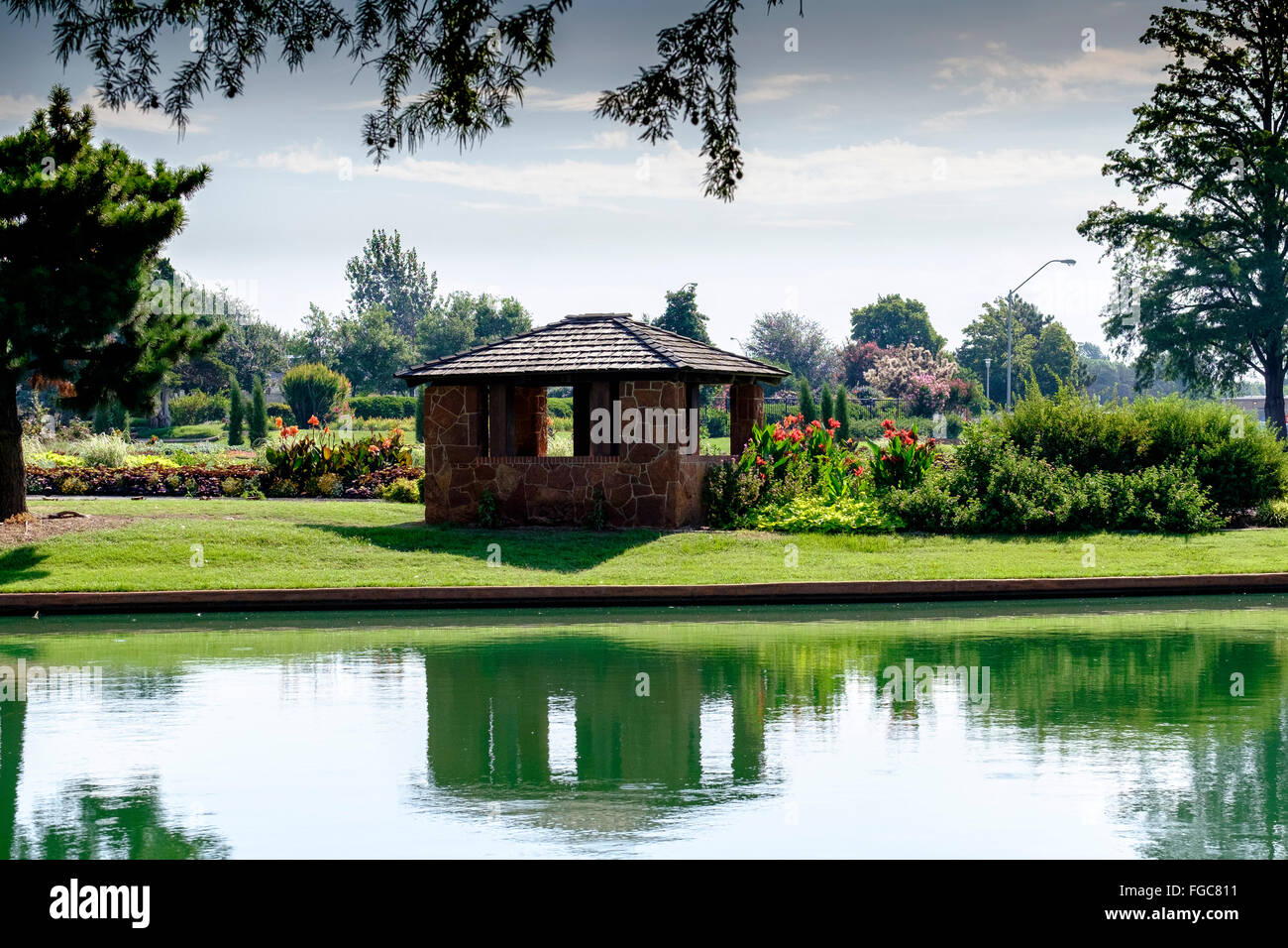 Ein Stein Pavillon im Will Rogers Park in Oklahoma City, Oklahoma, USA. Stockfoto