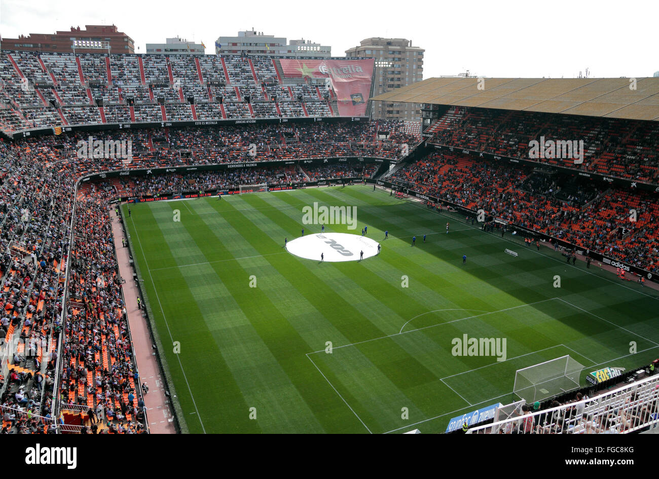 Blick von der Tribüne im spanischen La Liga-Spiel in Mestalla, Valencia CF, Heimat Valencia, Spanien. Stockfoto