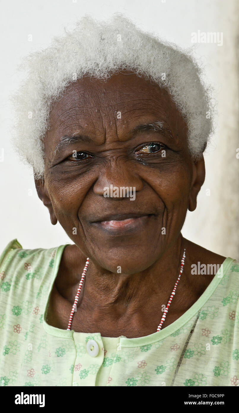 Afro-Cuban-alte, Nachkomme von freigelassenen Sklaven, Valle de Los Ingenios (Tal der Zuckerfabriken), Trinidad, Kuba Stockfoto