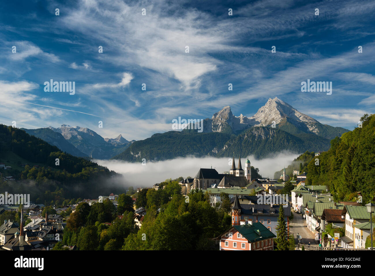 Blick auf Stadt, Watzmann hinter, Berchtesgaden, Berchtesgadener Land, Upper Bavaria, Bavaria, Germany Stockfoto