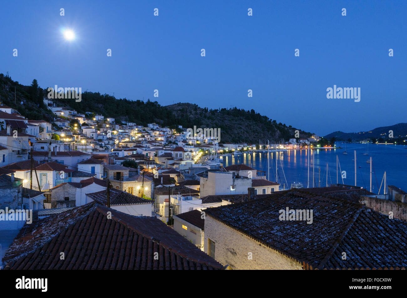Aegina Stadt bei Nacht, Ägina, Saronische Inseln, Griechenland Stockfoto