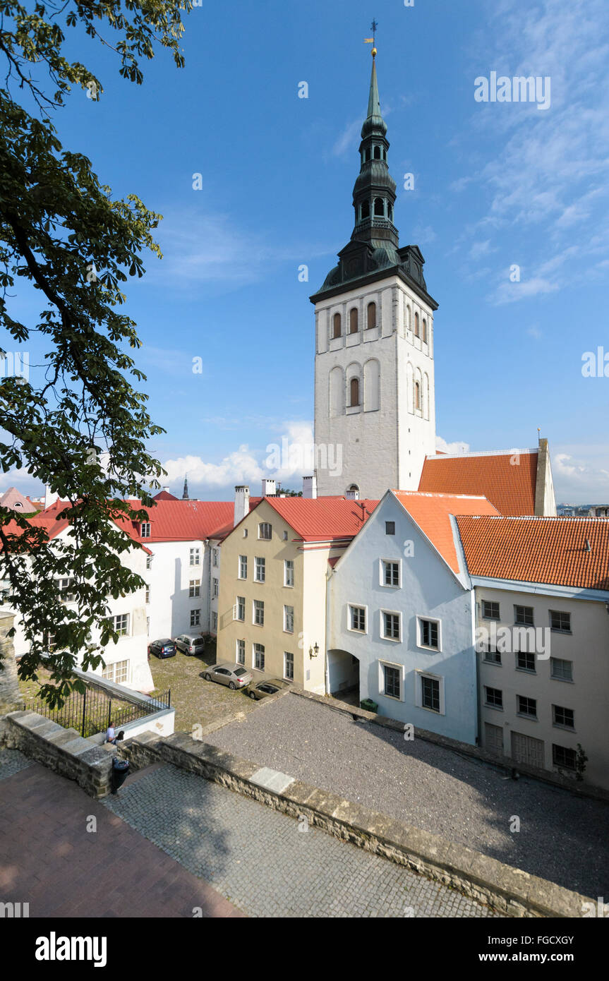 St. Olavs Kirche und die Altstadt von Tallinn, Estland Stockfoto