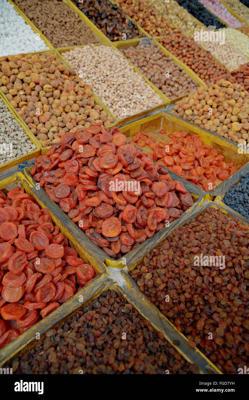 Getrocknete Früchte zum Verkauf an Karokol Markt, Kyrgyzsta Stockfoto