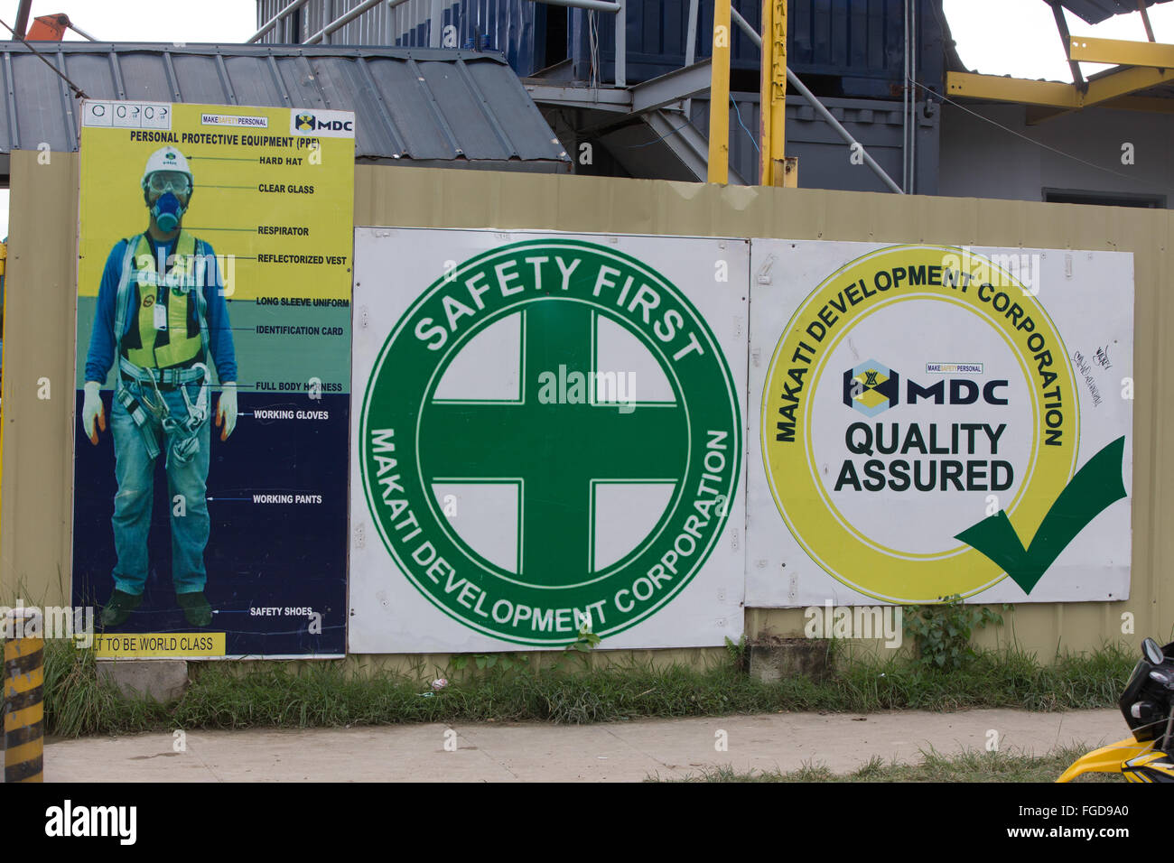 & Gesundheitsschutz Beschilderung rund um Baustellen in Cebu City, Philippinen Stockfoto