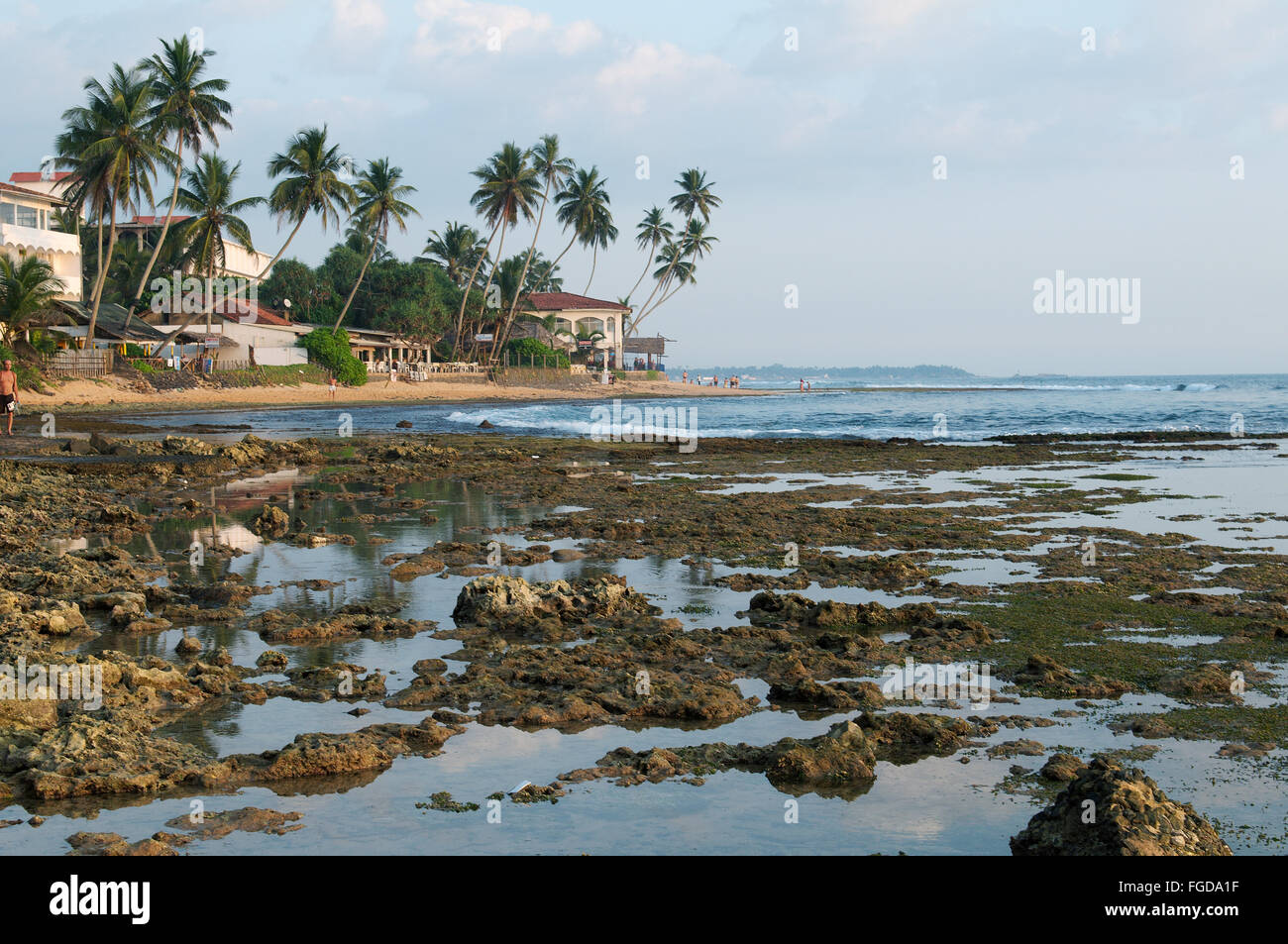 Die Küstenstadt Riff bei Ebbe, Hikkaduwa, Sri Lanka, Südasien Stockfoto