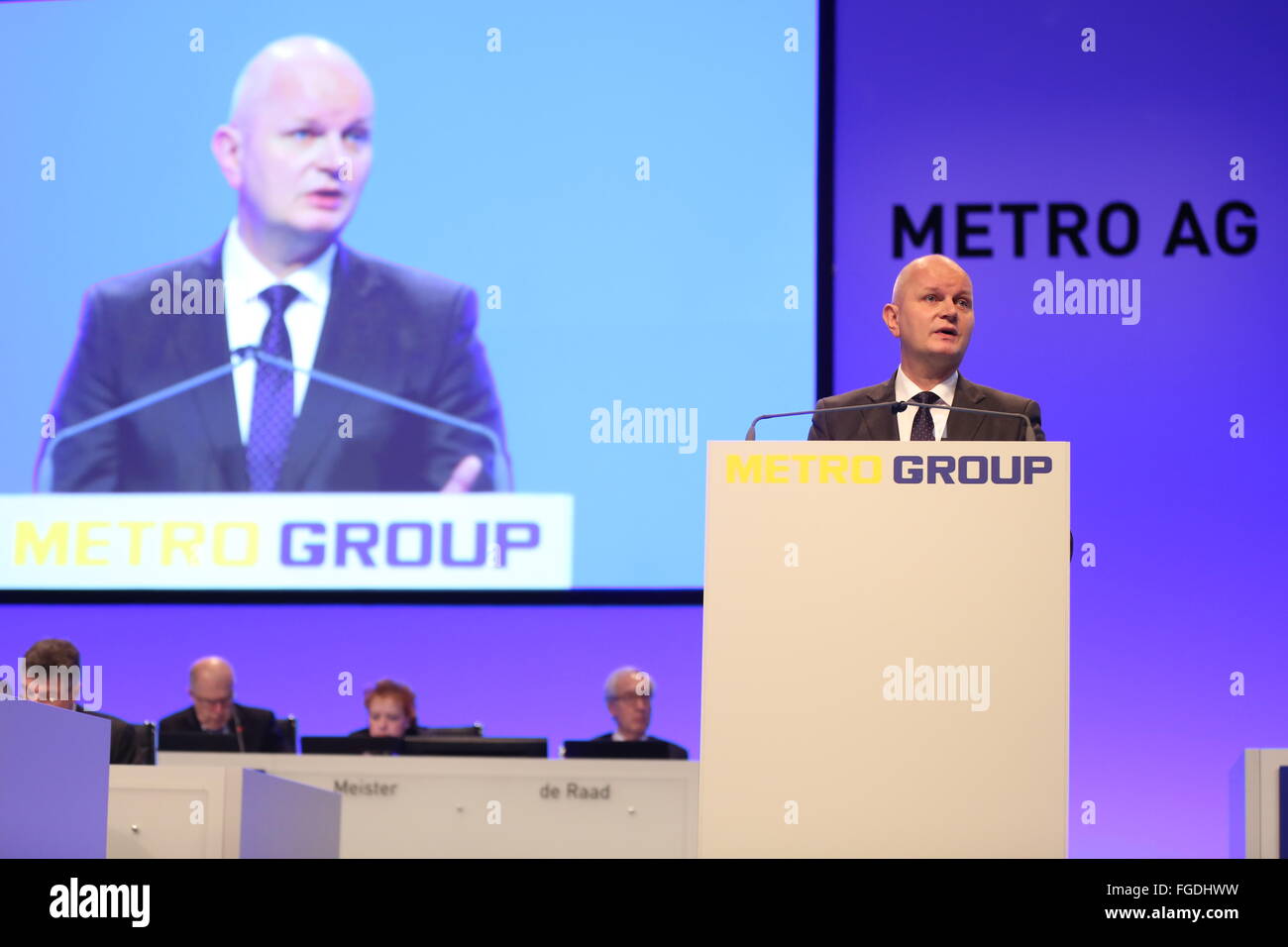 Düsseldorf, 19. Februar 2016, Metro AG Hauptversammlung: CEO Olaf Koch spricht.    Bildnachweis: Jürgen Schwarz/Alamy Live-Nachrichten Stockfoto