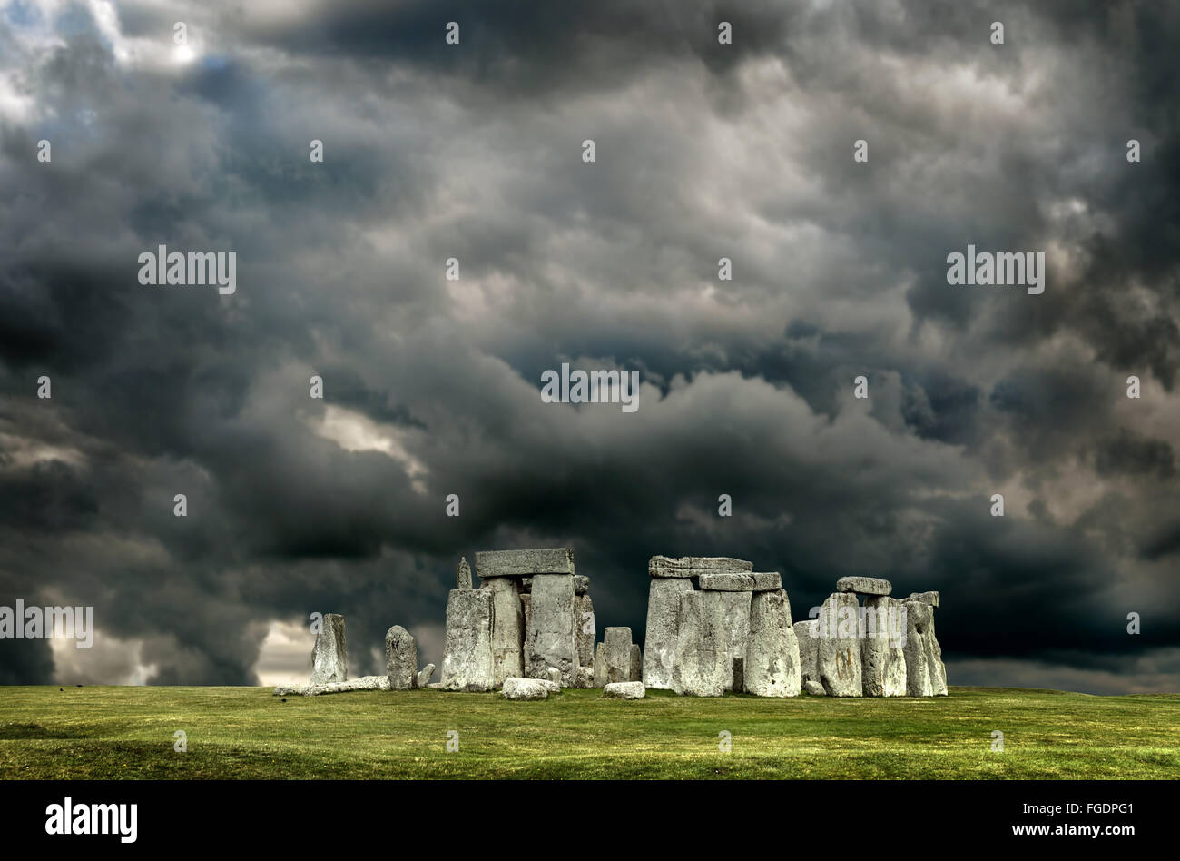 Stonehenge mit bewölktem Himmel, England. UK Stockfoto