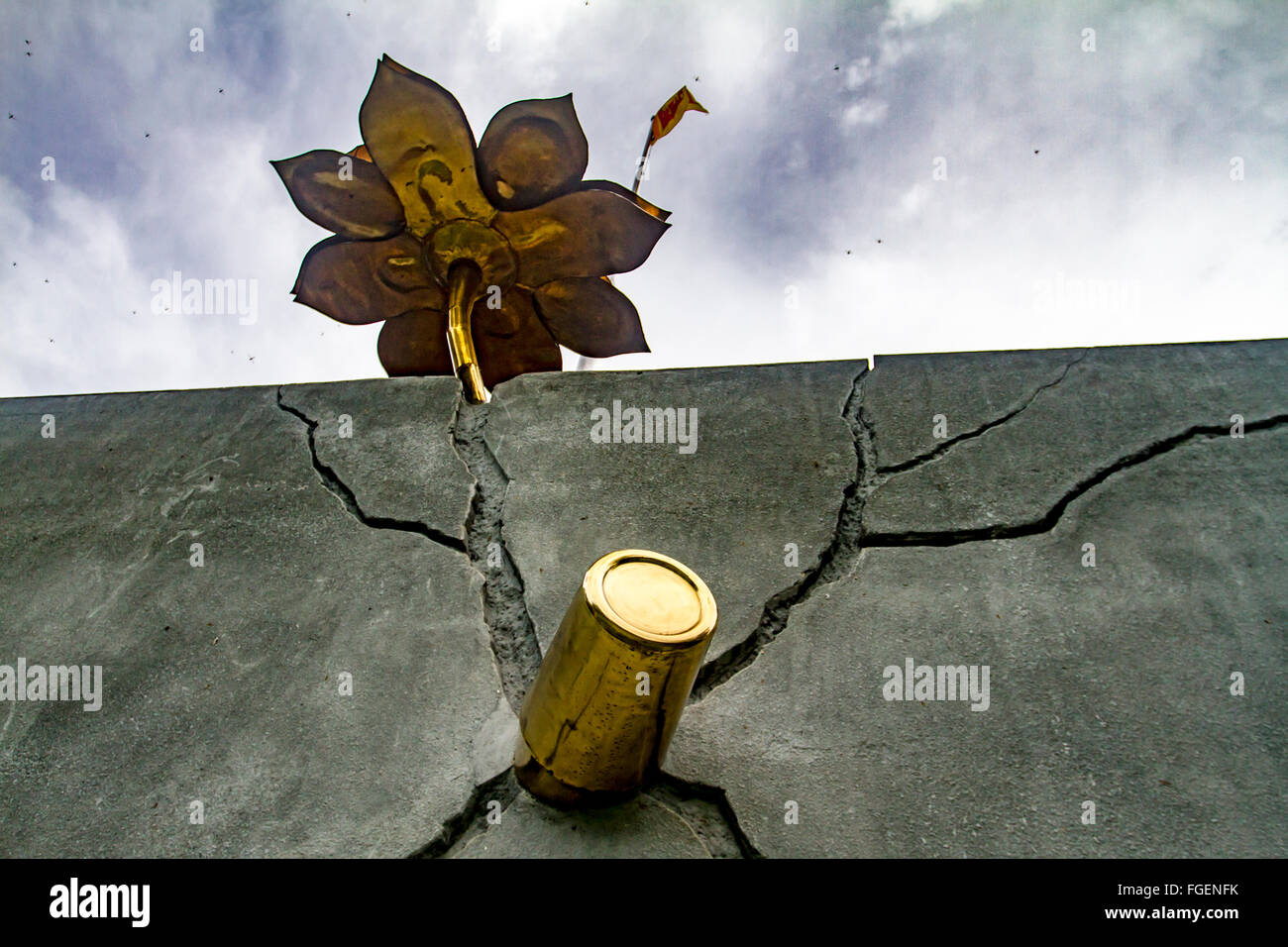 Kriegsdenkmal zur Erinnerung an die Niederlage der LTTE - Tamilischen Tiger durch Regierungstruppen im Jahr 2009. Stockfoto