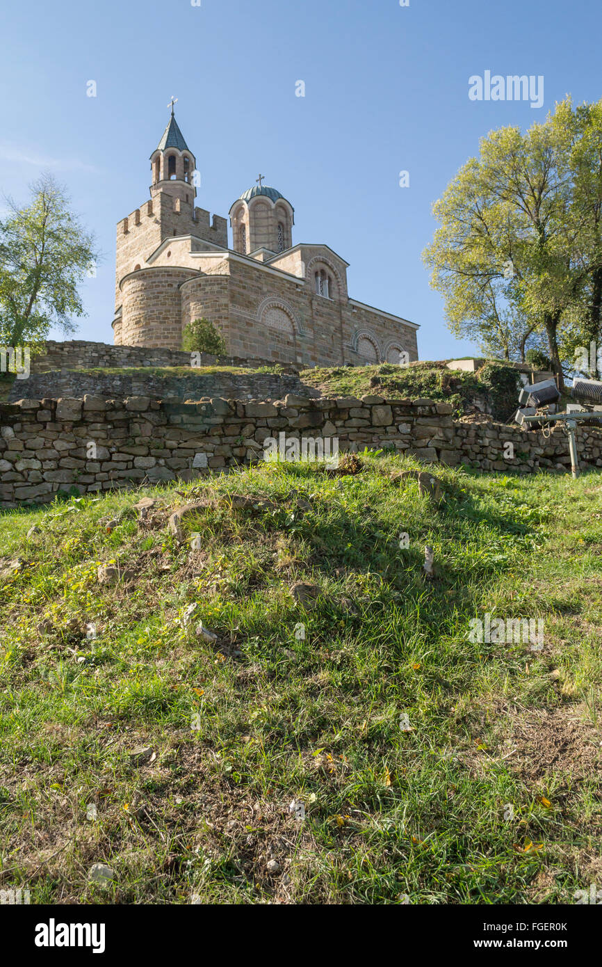 Ansicht der Stadt Tsaravets im Mittelalter, Veliko Tarnovo patriarchalische Kathedrale, Himmelfahrt zeigt. Stockfoto