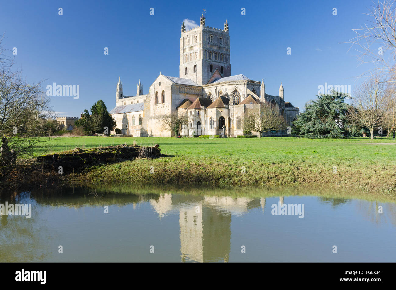 Tewkesbury Abbey an einem sonnigen Wintertag Stockfoto