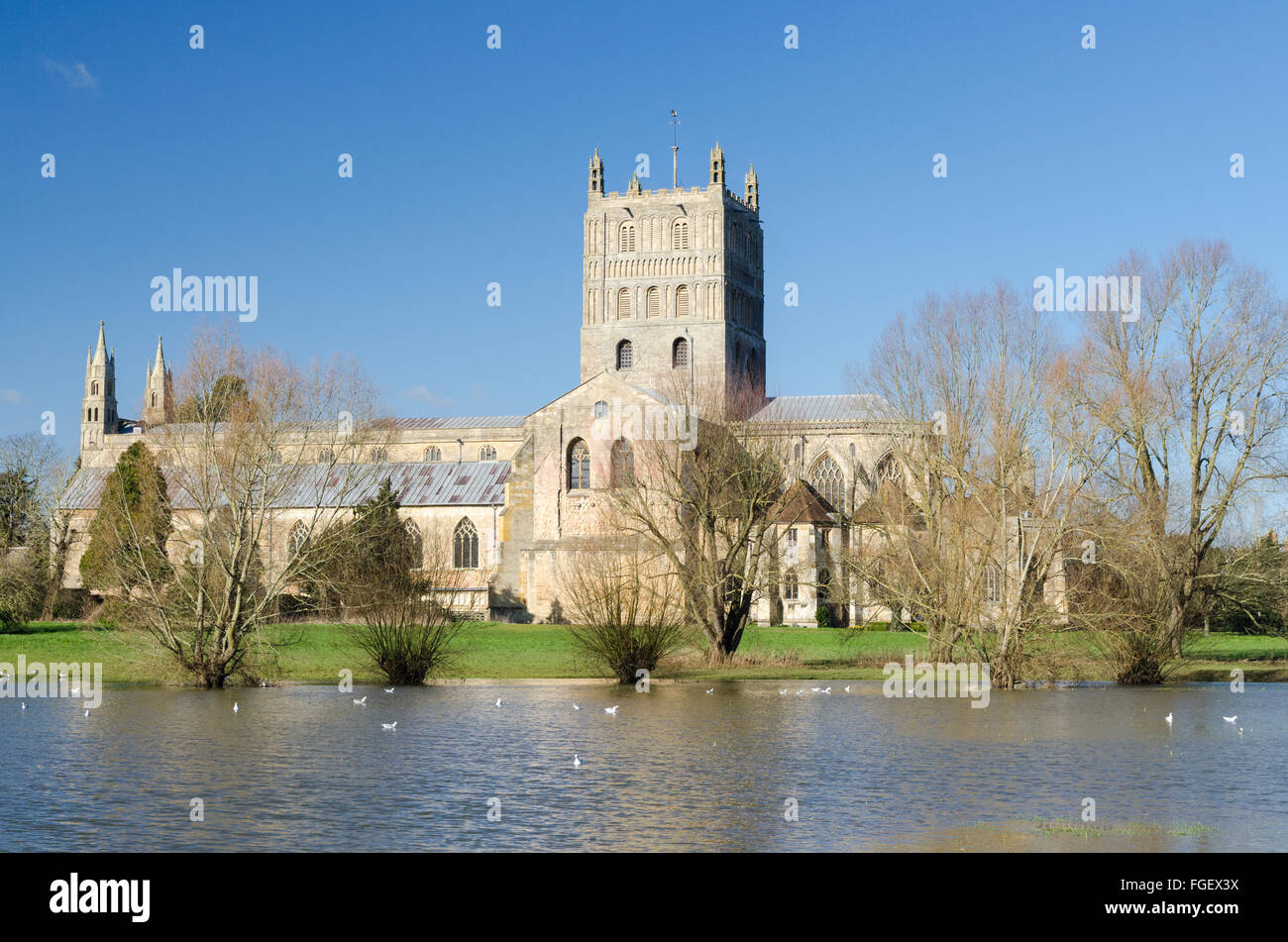 Tewkesbury Abbey an einem sonnigen Wintertag Stockfoto