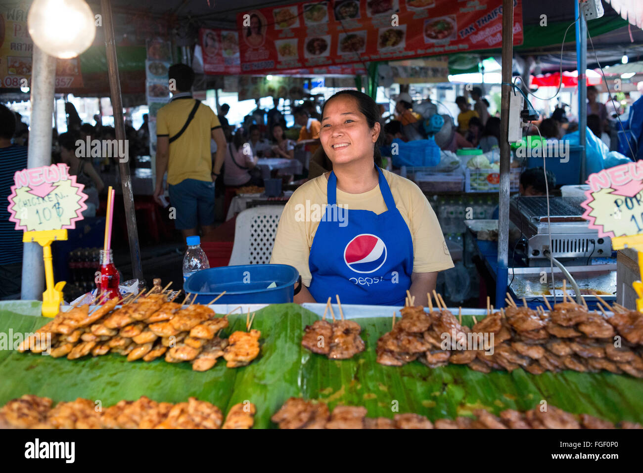 Garküche am Wochenendmarkt Chatuchak, Bangkok. Chatuchak Weekend Market. Chatuchak Weekend Market oder Jatujak Stockfoto