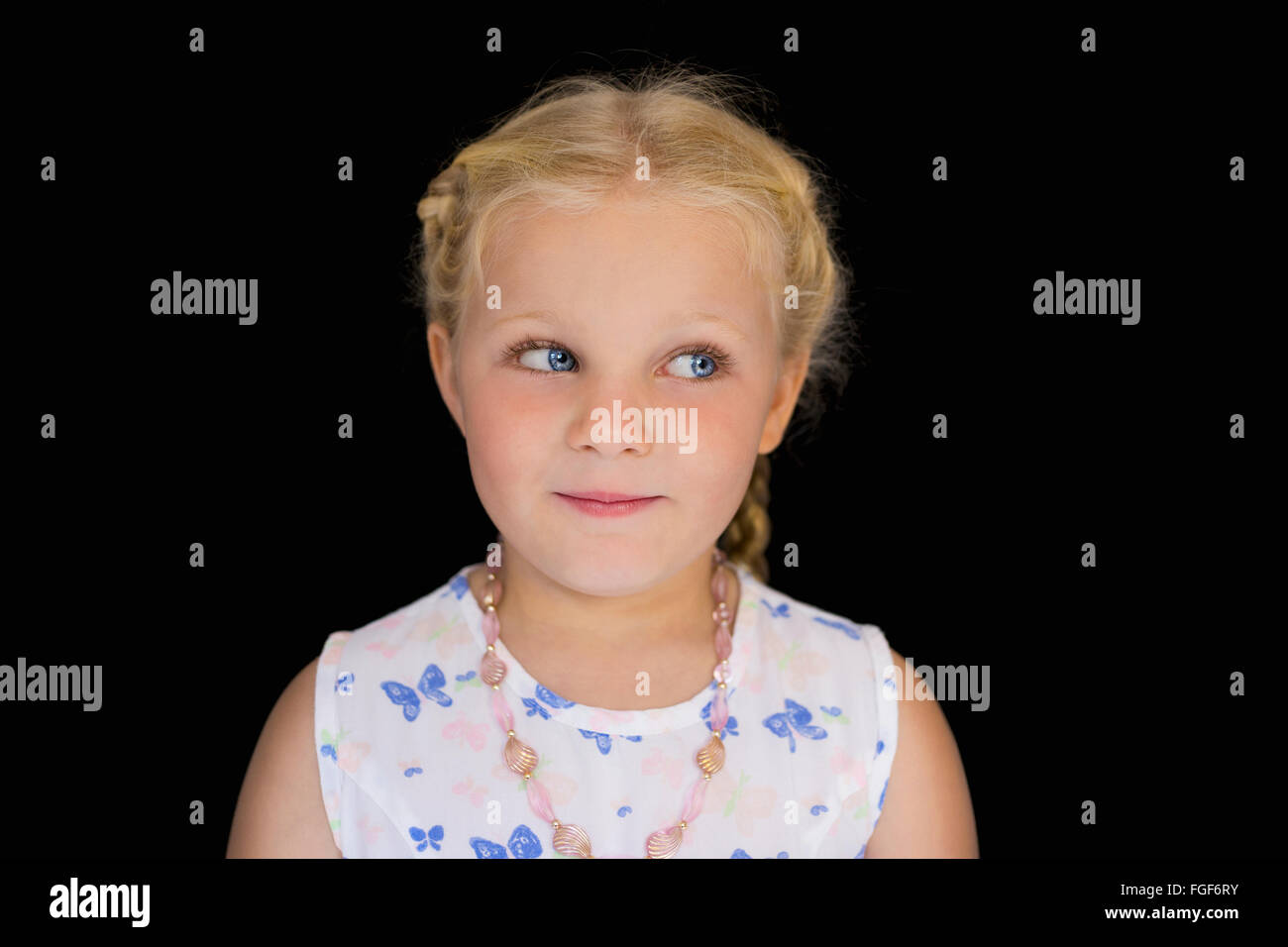Porträt eines jungen Mädchens mit blonden Haaren, Lächeln Stockfoto