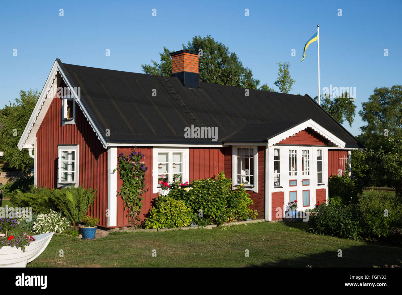 Traditionelle rote schwedische Sommerhaus, Tjurko Insel, in der Nähe von Karlskrona, Blekinge, Südschweden, Schweden, Skandinavien, Europa Stockfoto